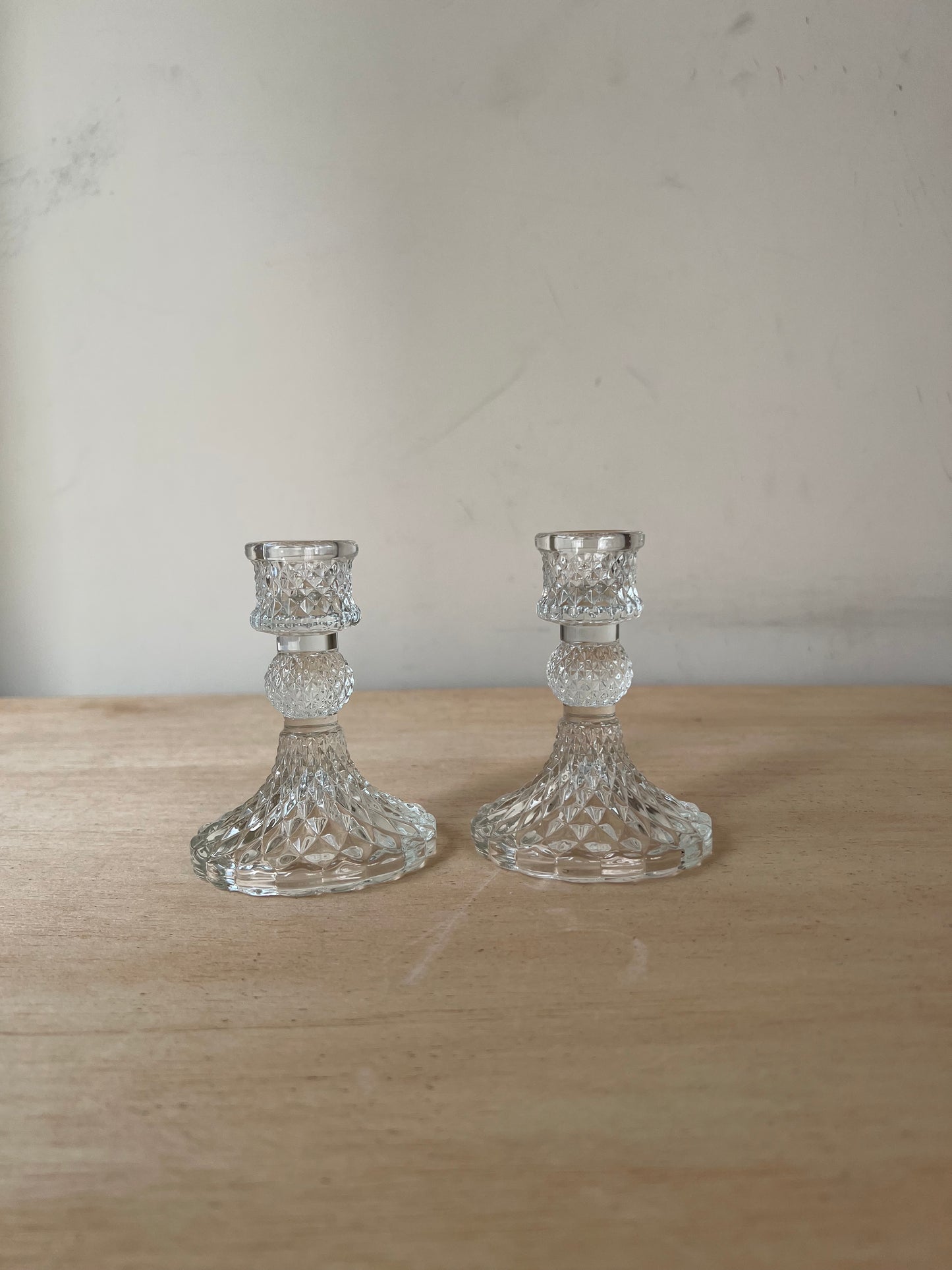 Diamond glass candle stand - single