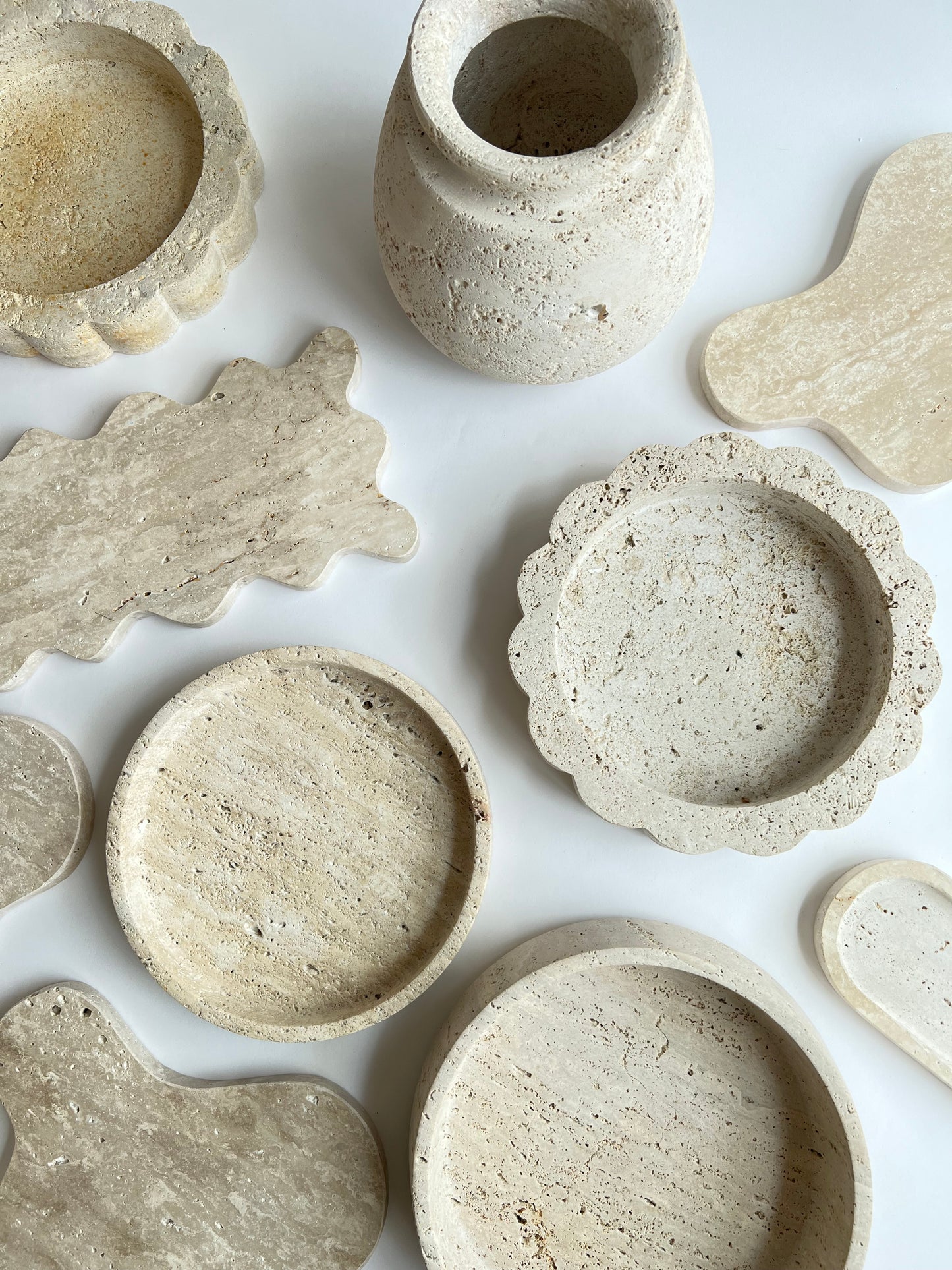 Round Scalloped Travertine Tray